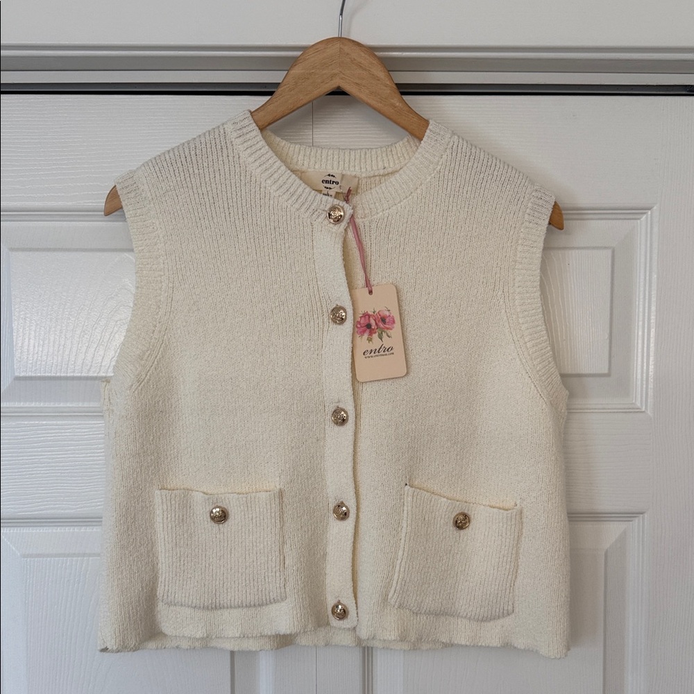 entro Cream Sleeveless Button-Front Knit Vest